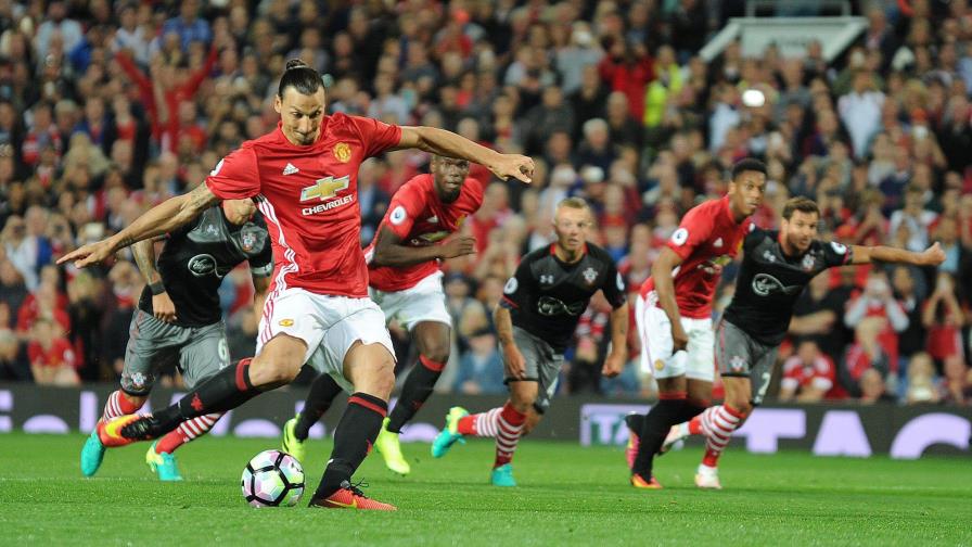 Doblete de Ibra en debut exitoso de Pogba en Manchester United