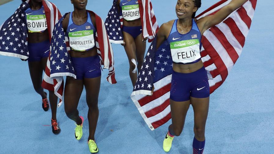 Felix, primera mujer con cinco oros en atletismo, tras triunfo de relevo estadounidense