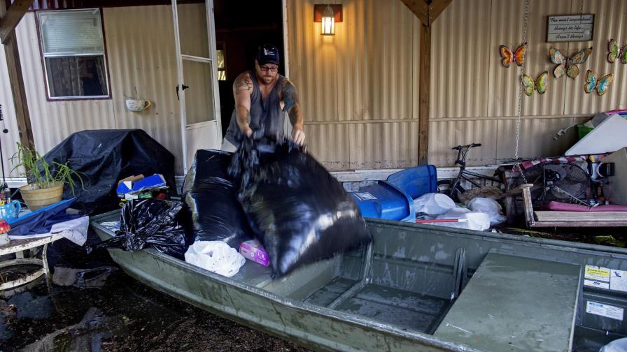Luisiana busca a sus vivos y muertos por inundaciones 