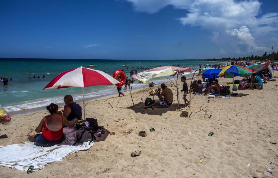 Basura en playa, un desafío para Cuba de cara al turismo