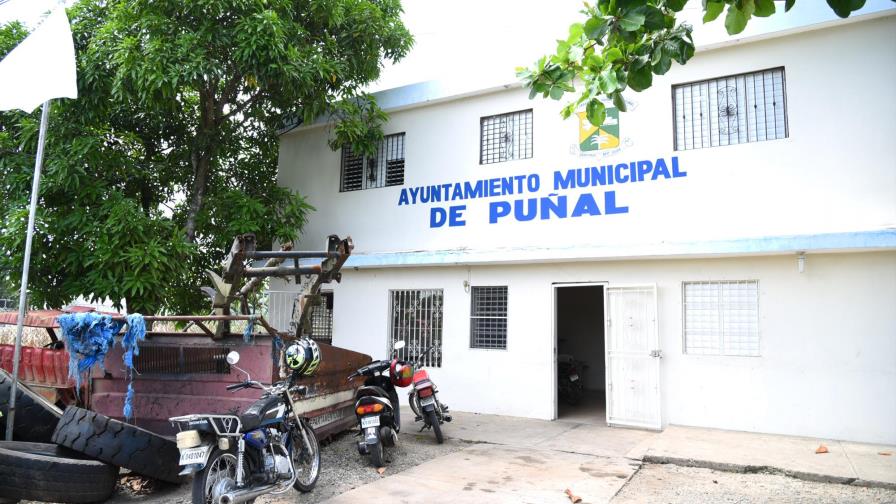 Alcalde de Puñal mudará cabildo a terrenos propiedad de un hermano Alcalde de Puñal mudará cabildo a terrenos propiedad de un hermano