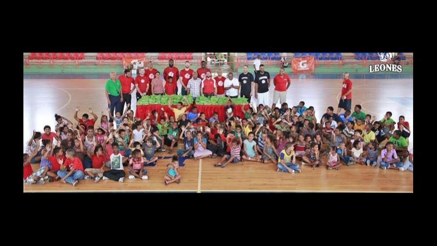 Leones de Santo Domingo donaron útiles escolares a niños de San Carlos