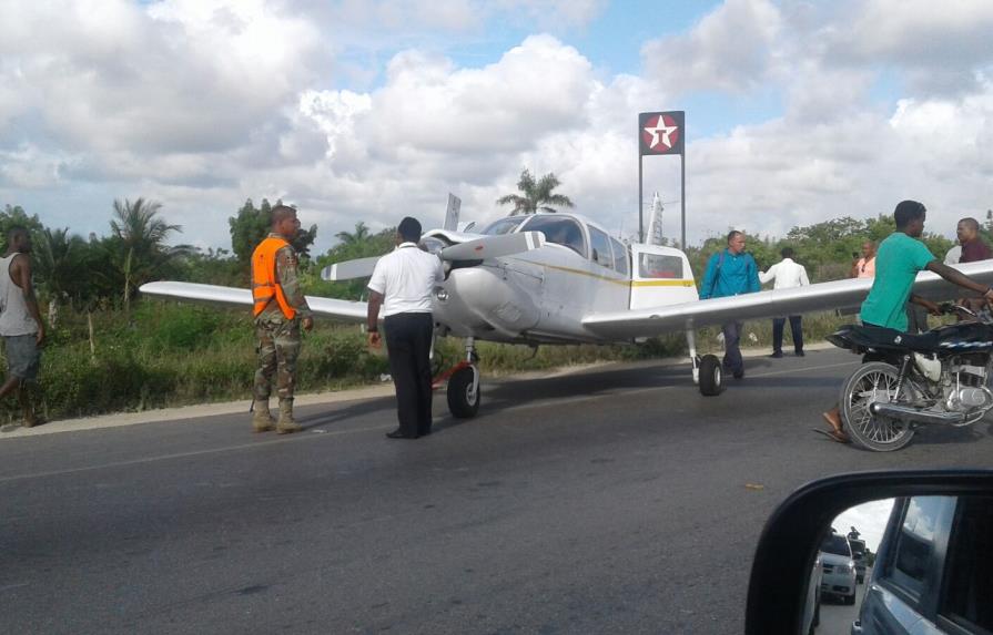 Avioneta que aterrizó en la carretera falló a los siete minutos del despegue; iba a Samaná