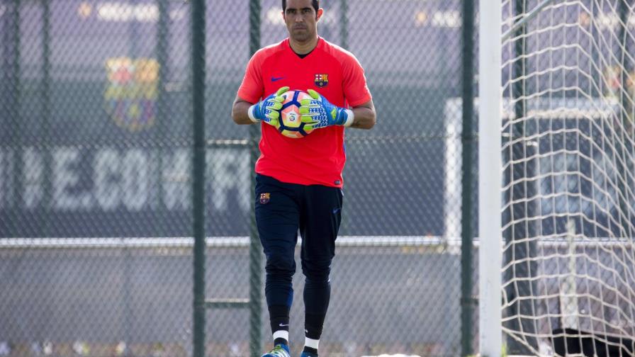 Chileno Bravo llega a Manchester para sumarse al City 