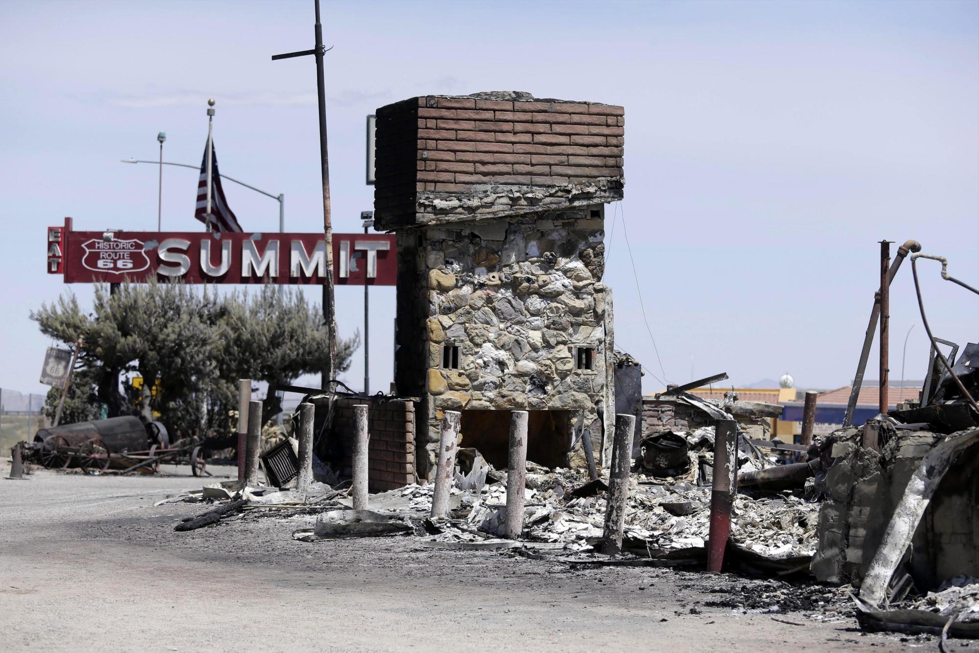 Según las autoridades, el incendio ha destruido al menos 105 viviendas y 216 edificios anexos.