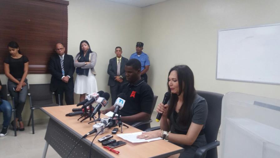 Fiscal y agente de Amet acusado de agredirla llegan a acuerdo Fiscal y agente de Amet acusado de agredirla llegan a acuerdo