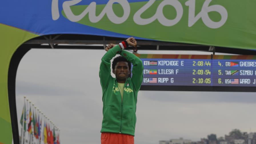 El atleta Lilesa no volverá a Etiopía por temor a su vida