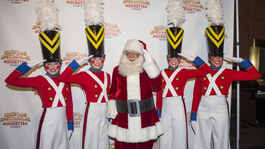 “Navidad en pleno agosto” en Nueva York con Santa Claus y las Rockettes “Navidad en pleno agosto” en Nueva York con Santa Claus y las Rockettes