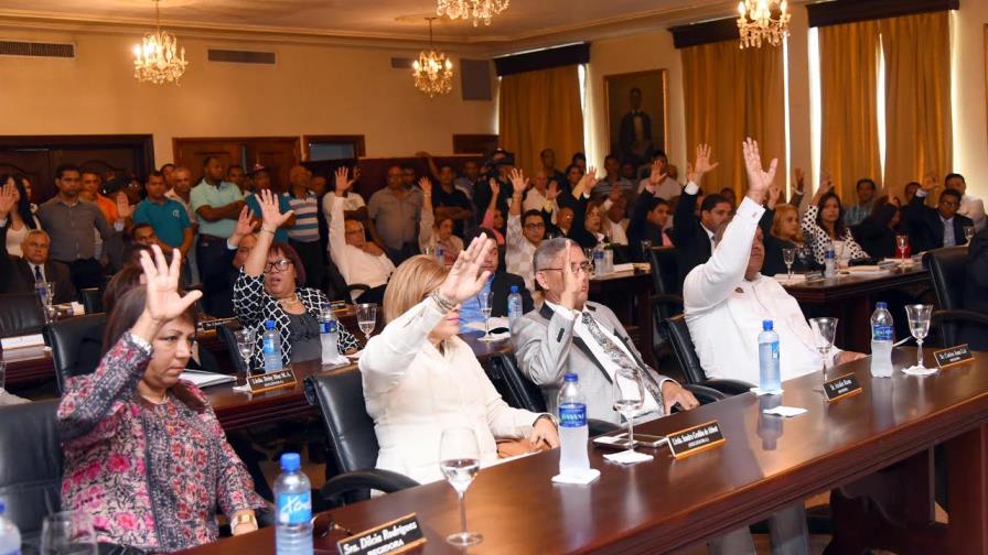 Renuncian dos regidoras del PRSC en Santiago