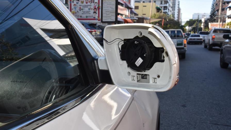 Conductores buscan alternativas para evitar el robo de retrovisores Conductores buscan alternativas para evitar el robo de retrovisores