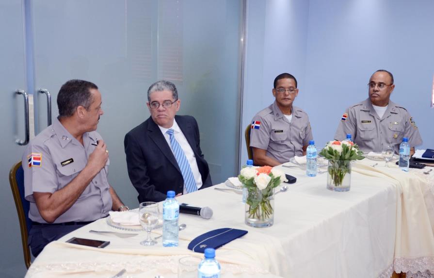 Ministro de Interior se reúne con altos mandos de la Policía Nacional 