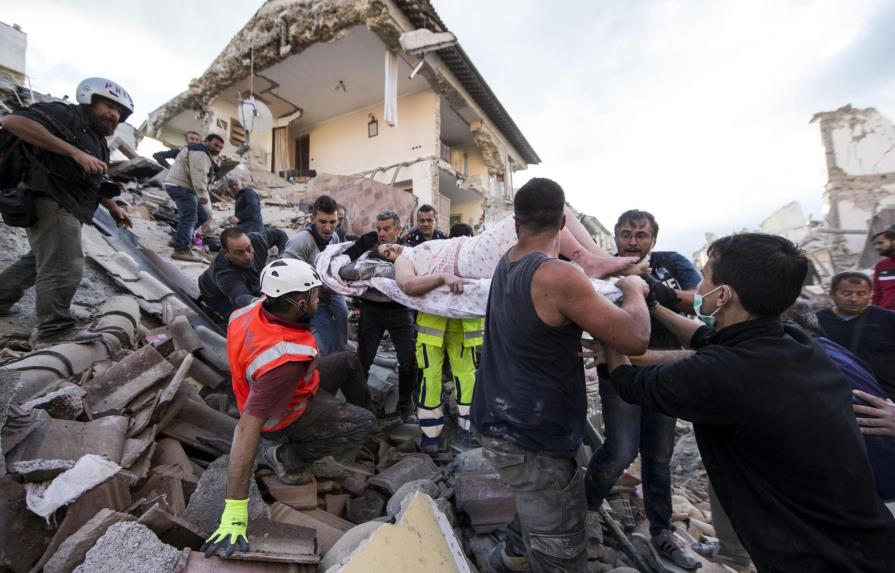 El número de muertos por el terremoto en Italia trepa a 159