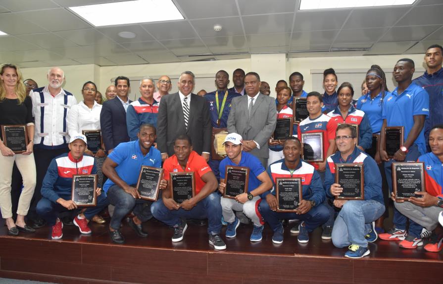 Ministerio de Deportes reconoce a atletas que participaron en Río 2016