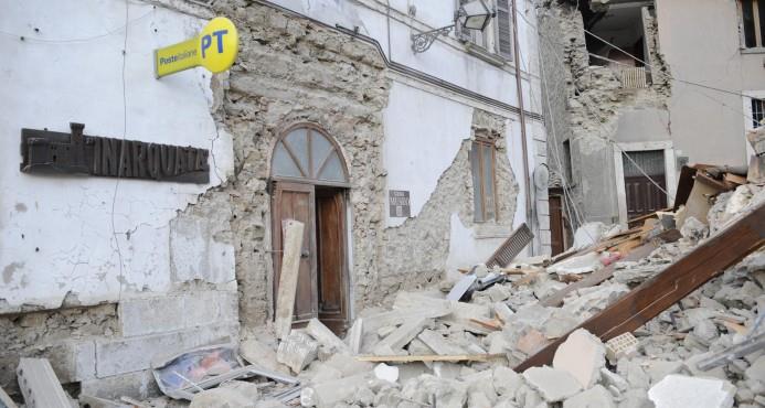 Damnificados por el sismo en Italia se aprestaban a pasar la noche en tiendas