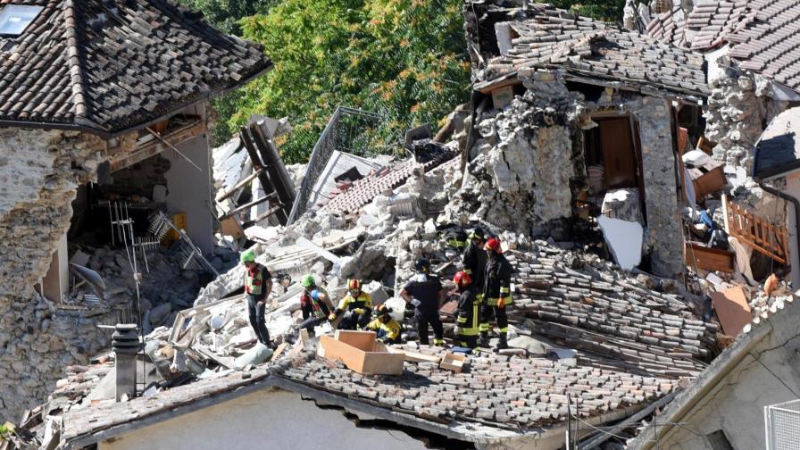 Un nuevo temblor causa más derrumbes en Amatrice; cifra de muertos sube a 250