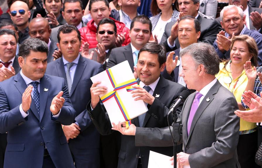 Santos declara alto el fuego definitivo con las FARC a partir del 29 de agosto