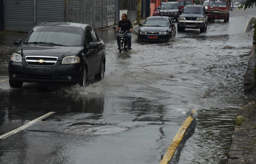 El COE registra 1,025 desplazados y pone a 23 provincias en alerta por lluvias