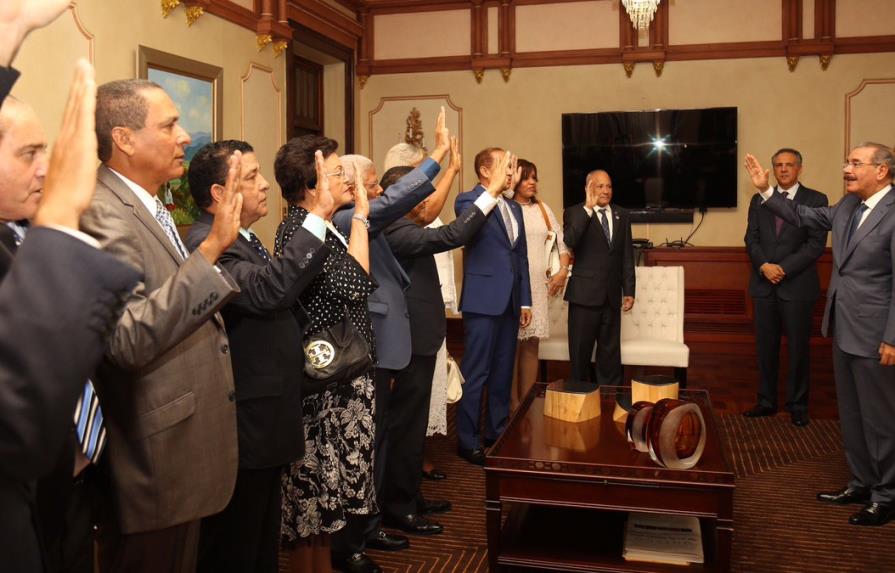 Presidente Medina juramenta 11 nuevos gobernadores