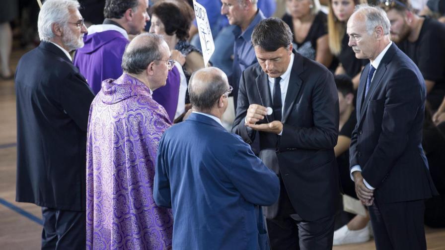 Presidente y primer ministro italianos asisten a funeral por víctimas del terremoto Presidente y primer ministro italianos asisten a funeral por víctimas del terremoto