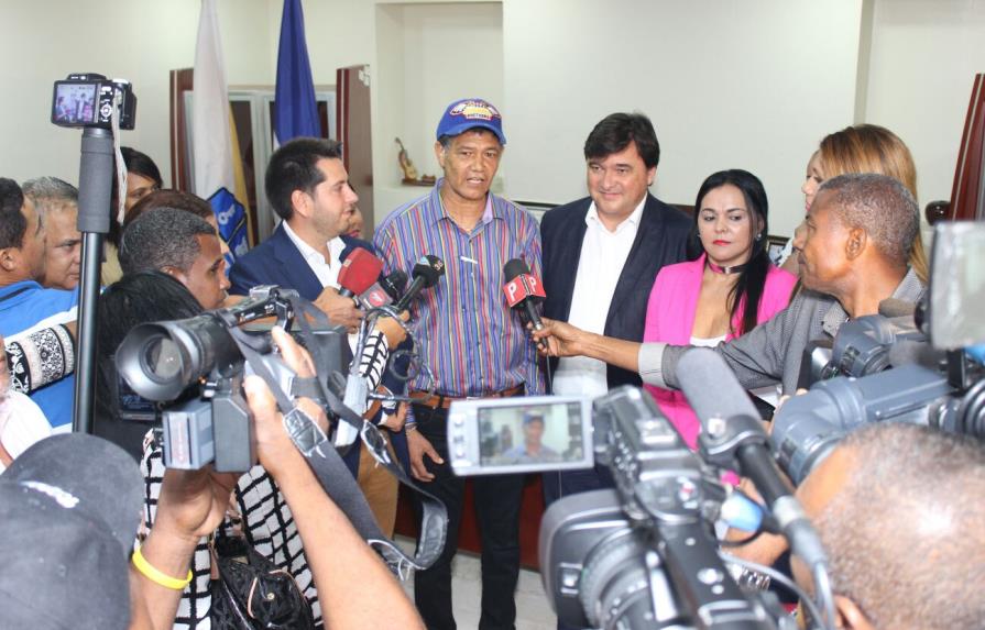 Alcalde Francisco Peña recibe visita de homólogos españoles