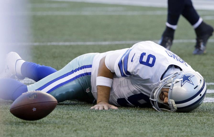Quarterback de Cowboys, Romo, tiene hueso roto en la espalda 