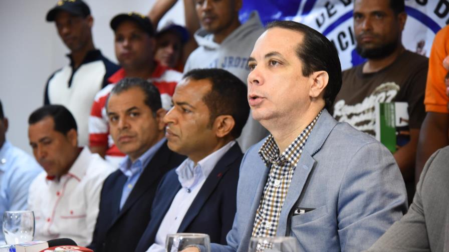 Sindicatos de choferes anuncian fin de litis por los pasajeros de Zonas Francas Sindicatos de choferes anuncian fin de litis por los pasajeros de Zonas Francas