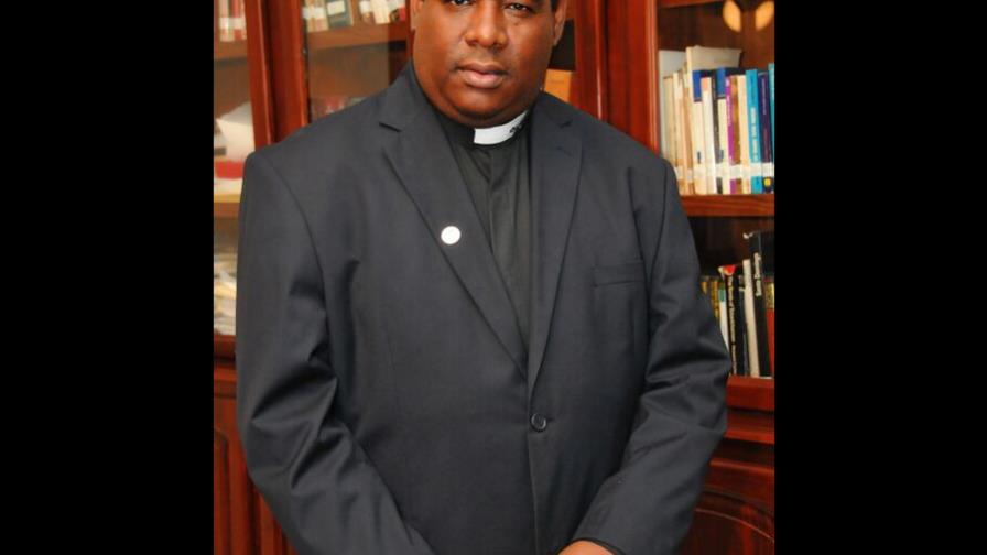 Mediador de diálogo se reúne con Waldo Ariel y ministra de Salud Mediador de diálogo se reúne con Waldo Ariel y ministra de Salud