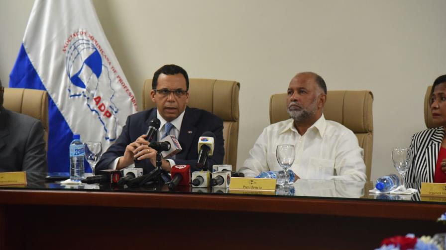 Ministro de Educación se reúne con directivos de la ADP Ministro de Educación se reúne con directivos de la ADP