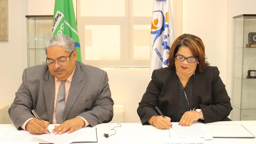 SeNaSa firma acuerdo para afiliar a unos 100 mil niños y sus familiares