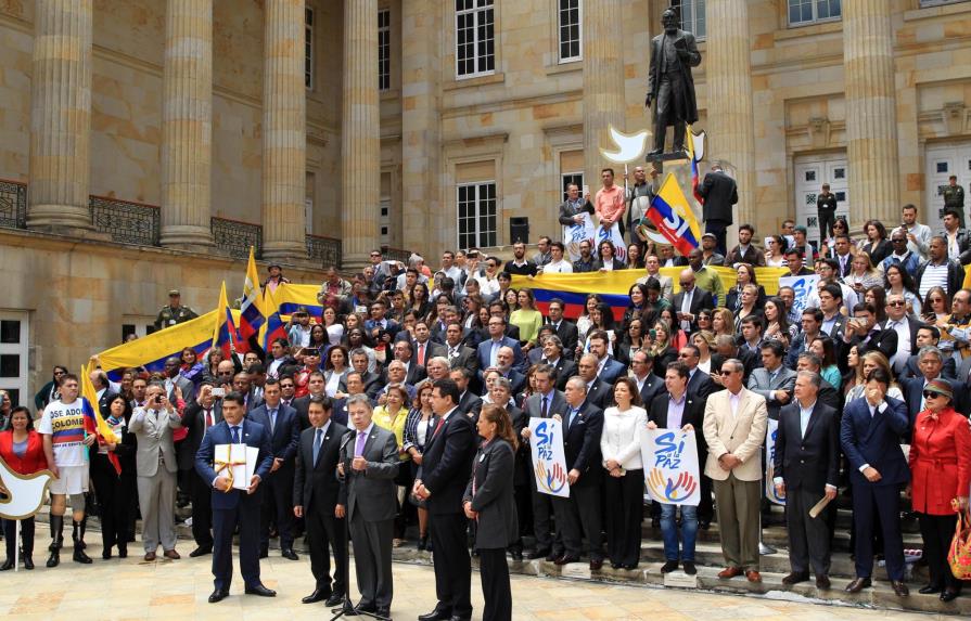 Congreso colombiano aprueba convocatoria de plebiscito de paz el 2 de octubre