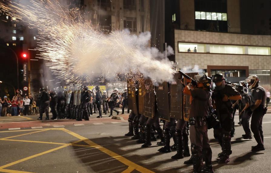 Protesta a favor de Rouseff bloquea una de las principales vías de Sao Paulo