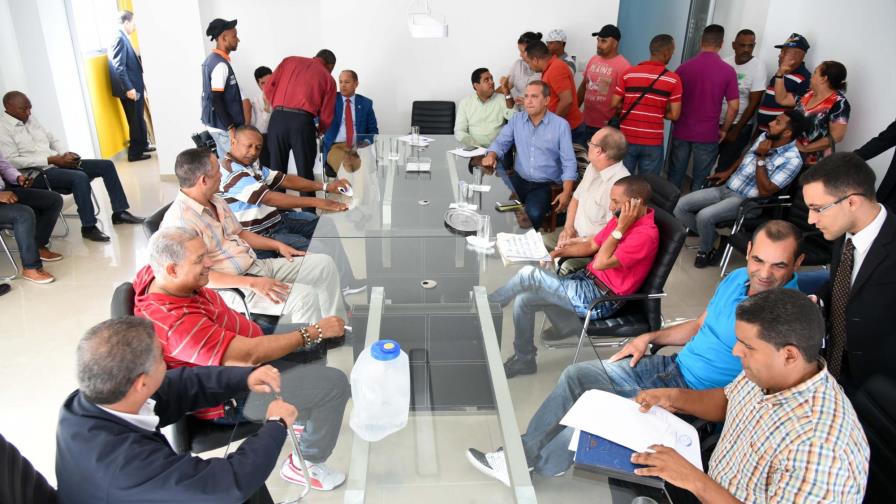 Gobierno garantiza que construirá mercado de La Vega