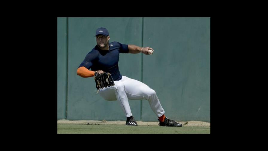 Tim Tebow muestra talento en práctica de béisbol 