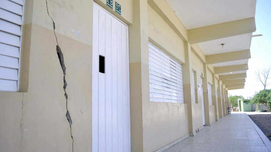 Profesores mantienen llamado a paro por mal estado de escuela en Navarrete