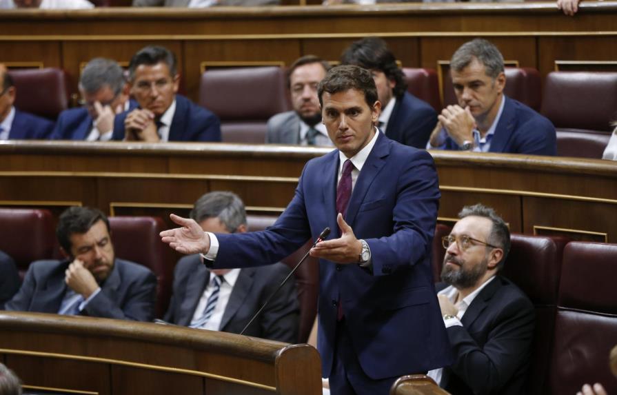Liberales españoles apoyan la reelección de Rajoy pero dicen no fiarse de él