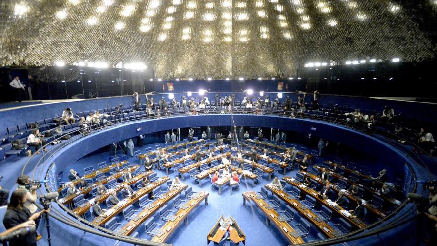 El Senado empieza a decidir entre la destitución o el regreso de Rousseff