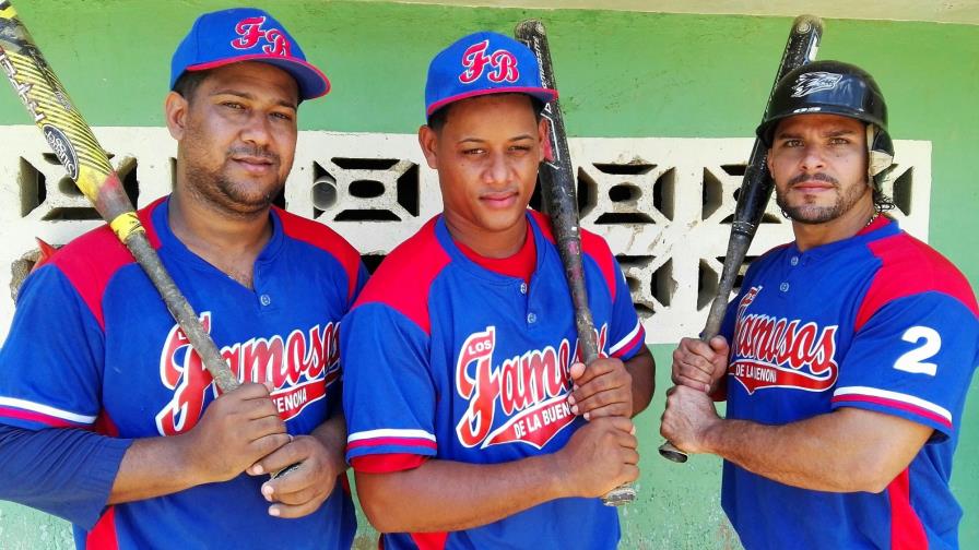 Jarlin Gutiérrez y Nelson Hernández se destacan en sóftbol de Santiago