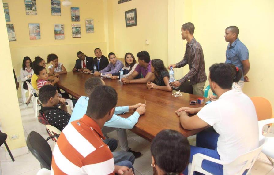 Ministra de la Juventud realiza visita a Casa-Pensiones UASD