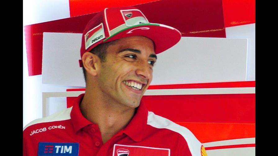 VÍDEO: Piloto de MotoGP rompe vidrio de su Porsche Caynee 2016 para recuperar llave que dejó dentro