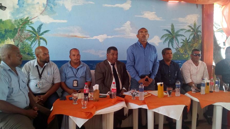 Sindicato de transportistas de carga de Caucedo acusan a grupos de agredir a sus choferes