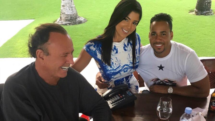 Julio Iglesias y Romeo Santos ya grabaron tema a dúo, en el pasado mes de julio