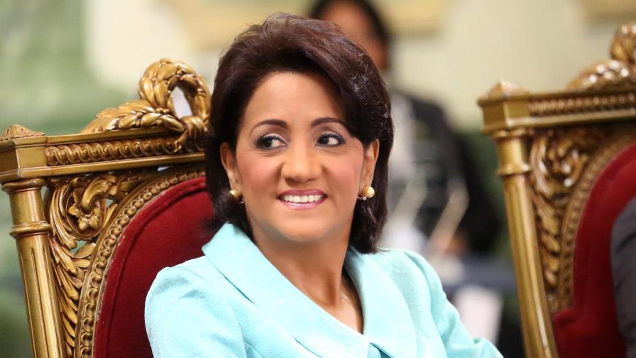 Primera Dama reconoce a doctora como “Pediatra del Año 2016”