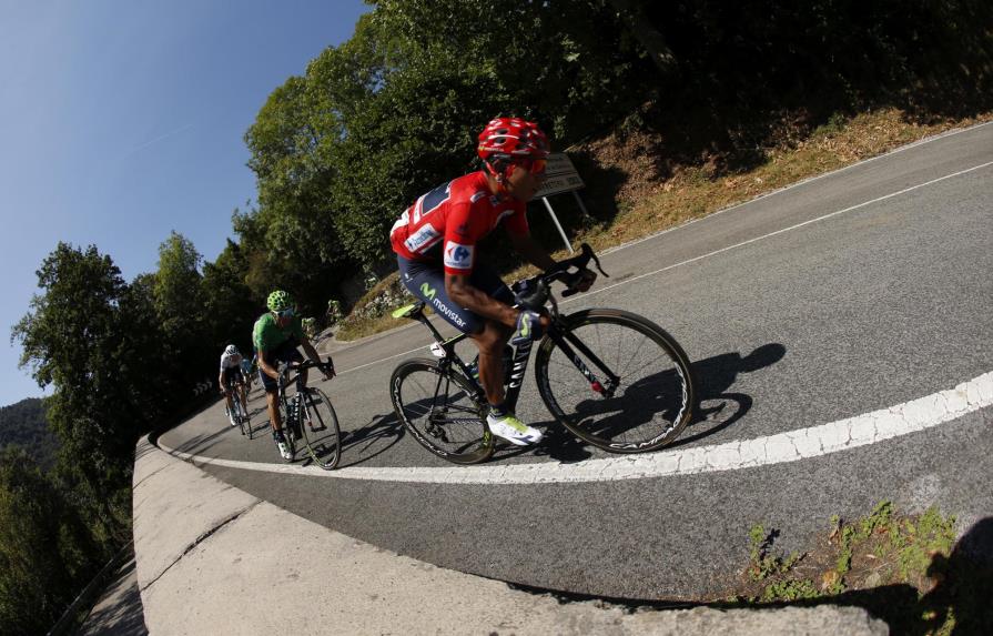 Nairo Quintana conserva liderato en Vuelta a España de ciclismo