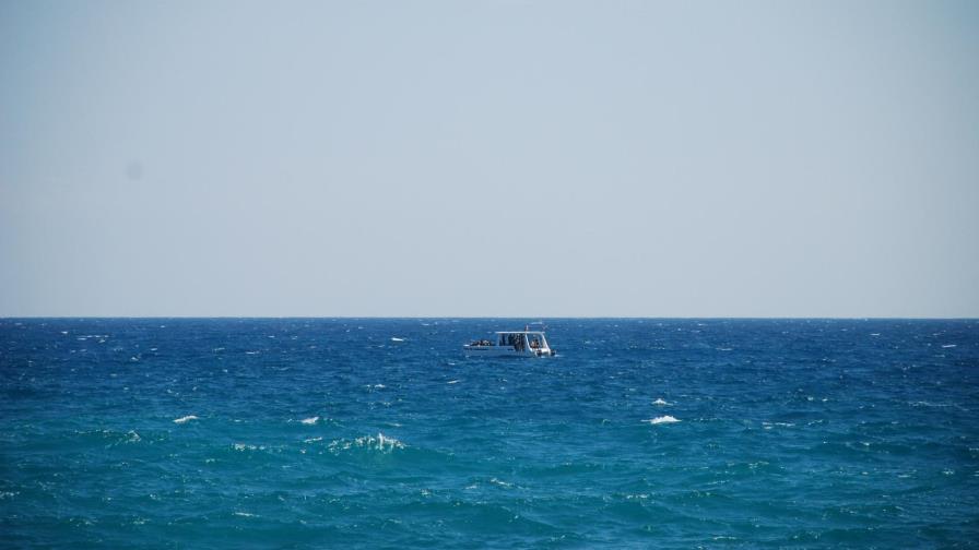 Un hombre se deslizó en una motocicleta, cayó al mar y murió