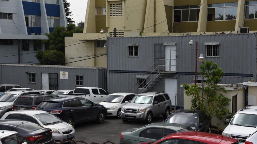 Presidente del TC denuncia cables de alta tensión pasan encima de los furgones donde opera la institución