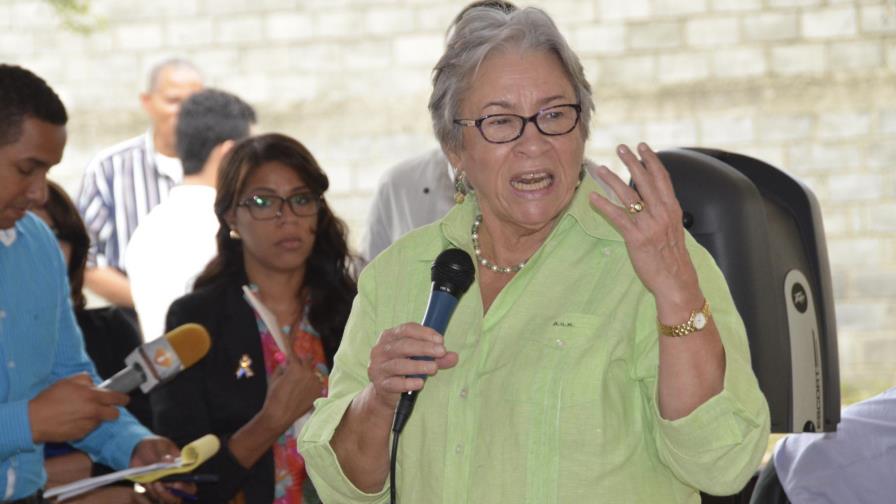 Ministra de Salud Pública tiene esperanzas en la reunión que celebrará hoy con los médicos