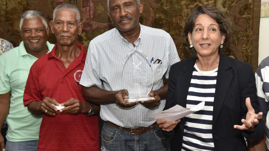 Dirección de Patrimonio Monumental reconoce empleados por antigüedad en el servicio