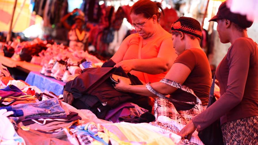 Mercado informal de Pueblo Nuevo sigue funcionando 