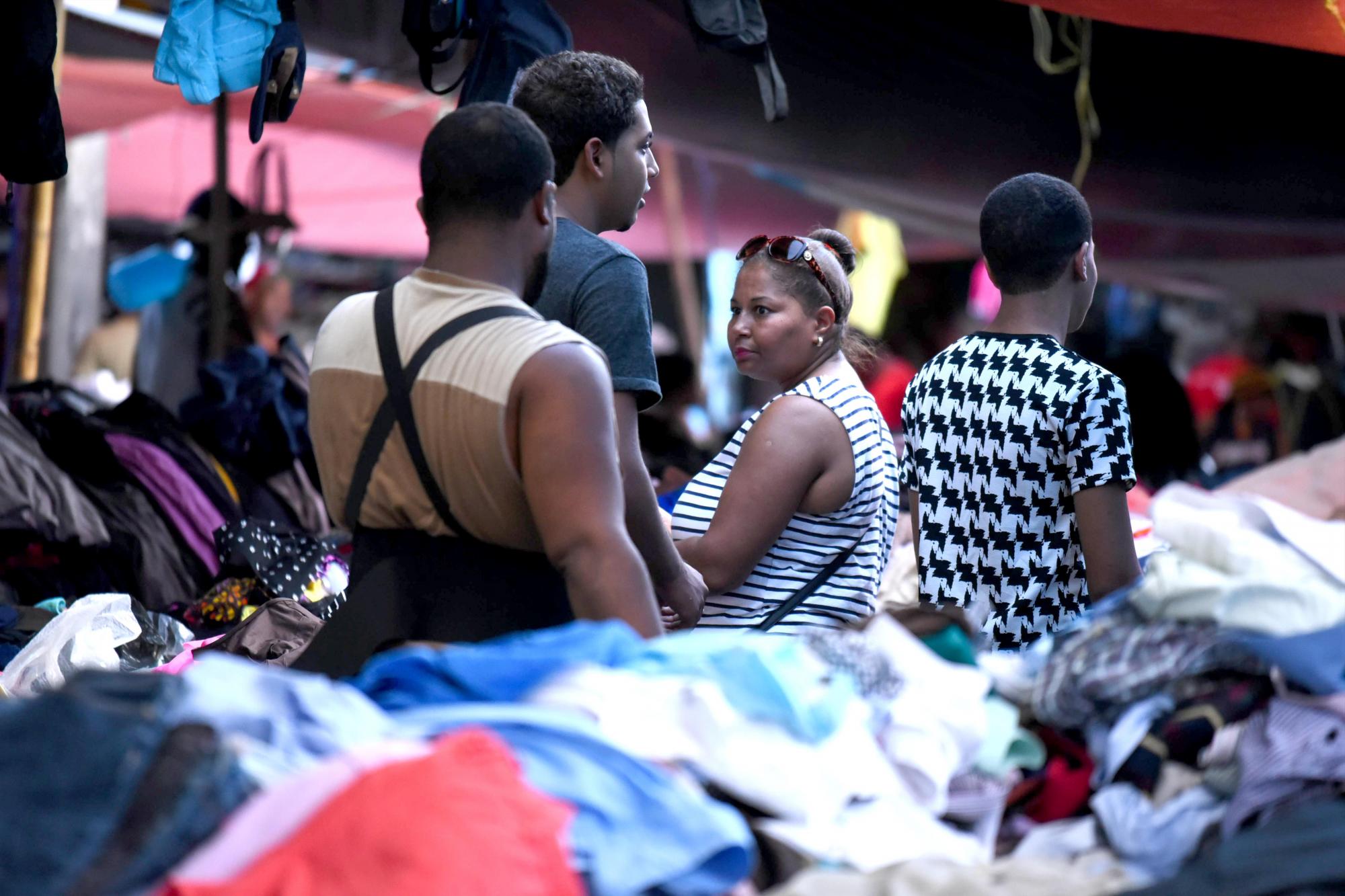 Comerciantes y del mercado informal Pueblo Nuevo.