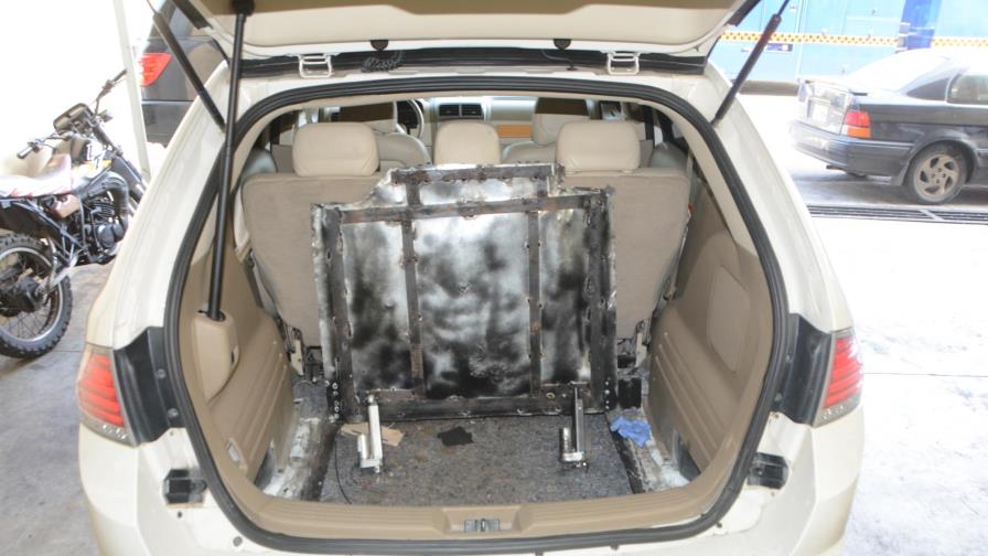 Ocupan 30 kilos de cocaína dentro de una yipeta; apresan conductor Ocupan 30 kilos de cocaína dentro de una yipeta; apresan conductor